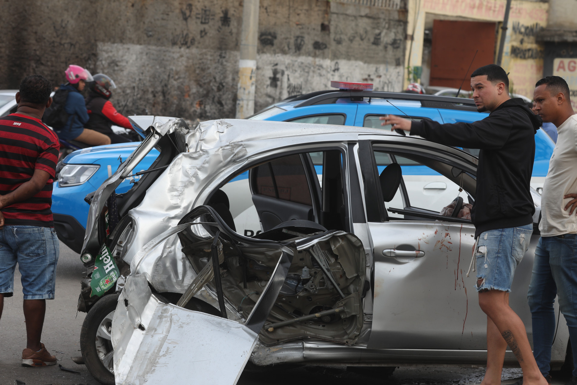 Lucas Oliveira Azevedo, de 21 anos, morreu em um acidente na manh&atilde; desta segunda-feira (10) na Avenida Dom H&eacute;lder C&acirc;mara, em Benfica, na Zona Norte do Rio - Pedro Ivo/Ag&ecirc;ncia O Dia