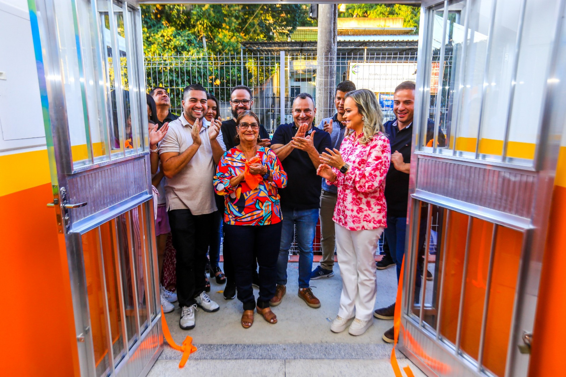 Prefeito Waguinho, ministra Daniela Carneiro, vi&uacute;va Ivonete Queiroz e autoridades municipais na inaugura&ccedil;&atilde;o da creche - Rafael Barreto / PMBR