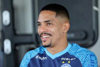 Botafogo consulta Gilberto, mas Bahia não libera lateral-direito