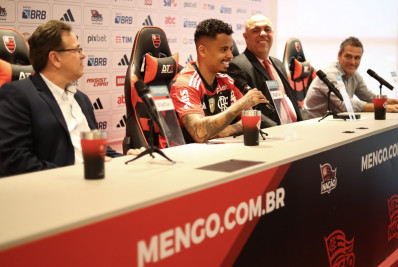 Flamengo rejuvenesce elenco e planeja economia com saída de Vidal e chegada de Allan