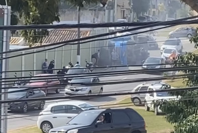 Acidente envolvendo caminhão deixa tráfego em meia pista no bairro Cancela Preta