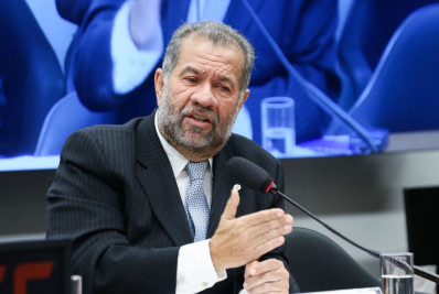 Oposição vai protocolar na PGR representação criminal contra Lupi por omissão no esquema do INSS