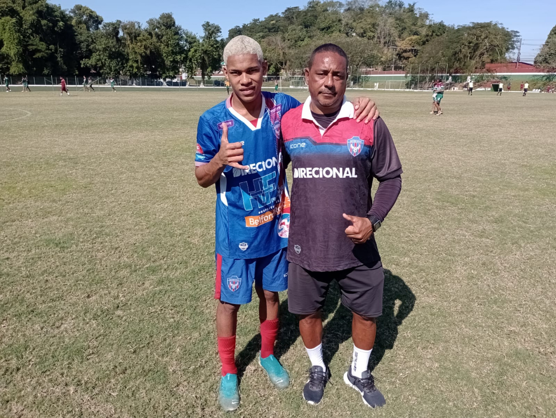 O t&eacute;cnico Cust&oacute;dio Junior com o atacante Cau&atilde; Cesar - Divulga&ccedil;&atilde;o