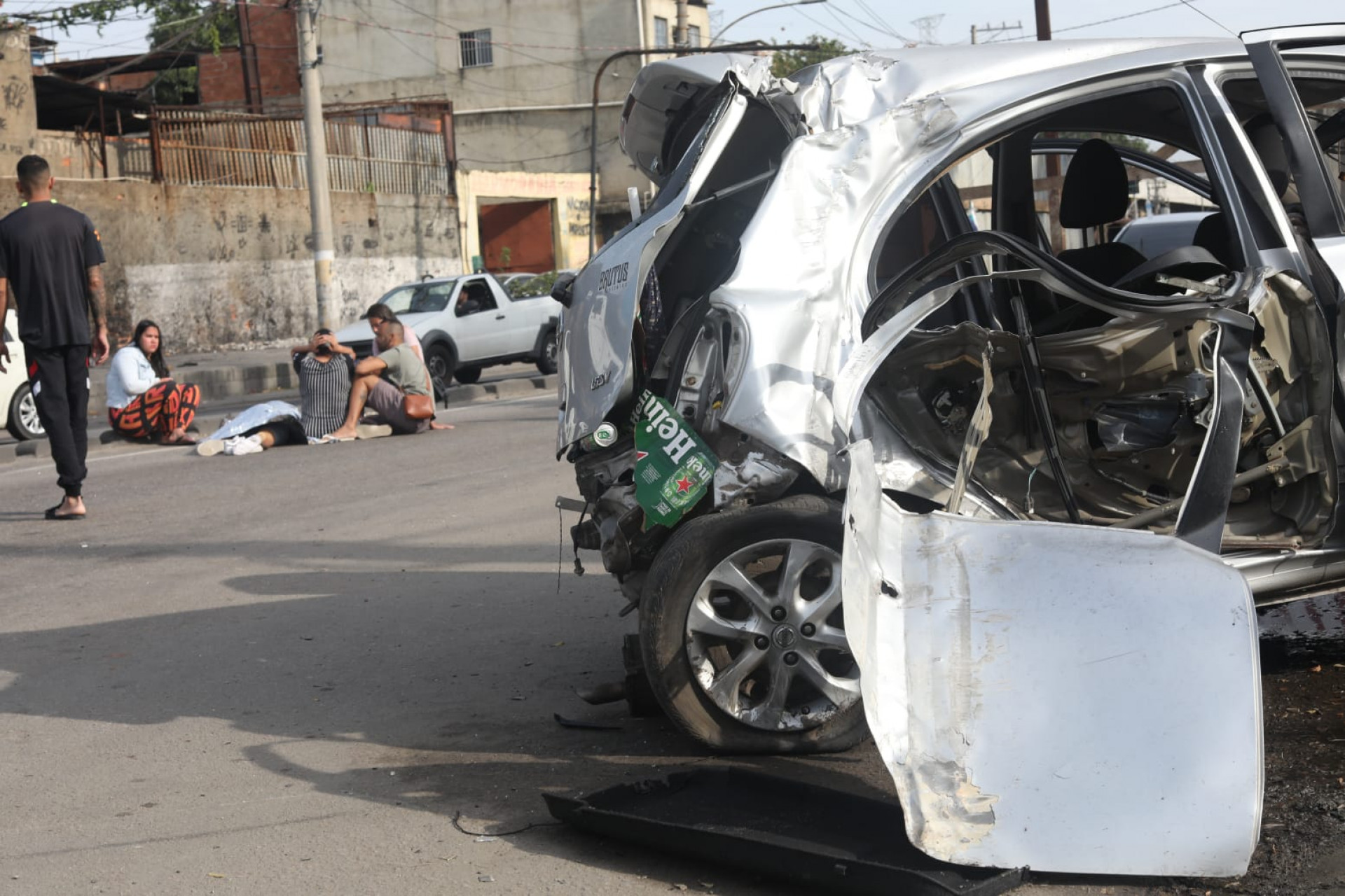 Um jovem morreu e outros três ficaram feridos em um acidente de trânsito na Avenida Dom Hélder Câmara - Pedro Ivo/ Agência O Dia