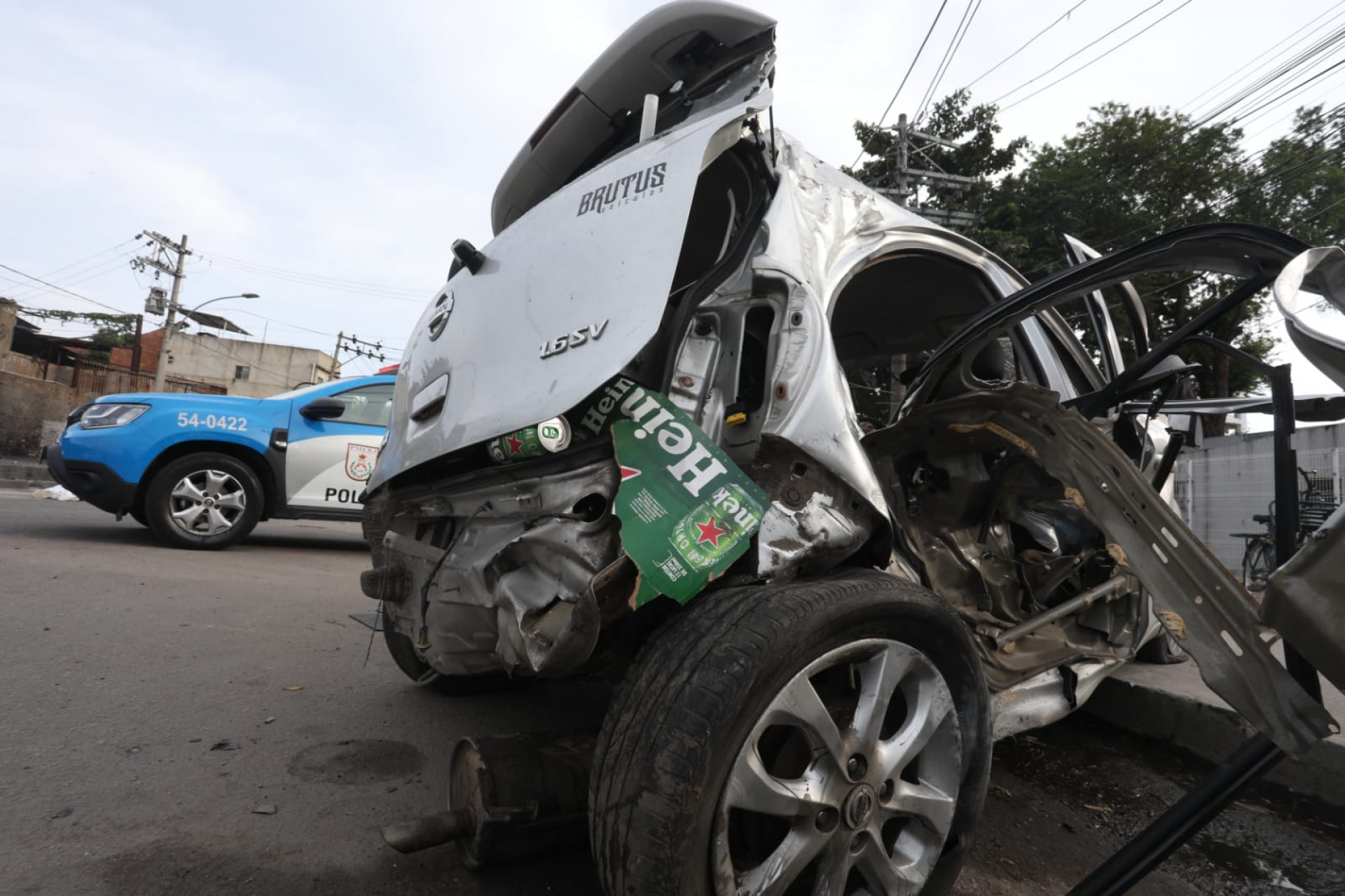 Um jovem morreu e outros três ficaram feridos em um acidente de trânsito na Avenida Dom Hélder Câmara - Pedro Ivo/ Agência O Dia