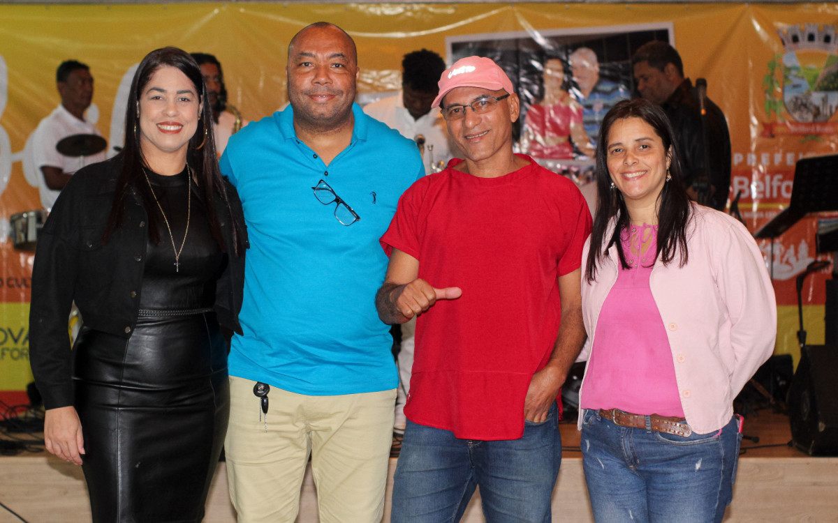 Secretária de Administração, Clarice Santos, vice-presidente da Funbel, Adriano Floriano, professor do projeto, Carlinhos, e uma das coordenadoras do projeto, Rosemere