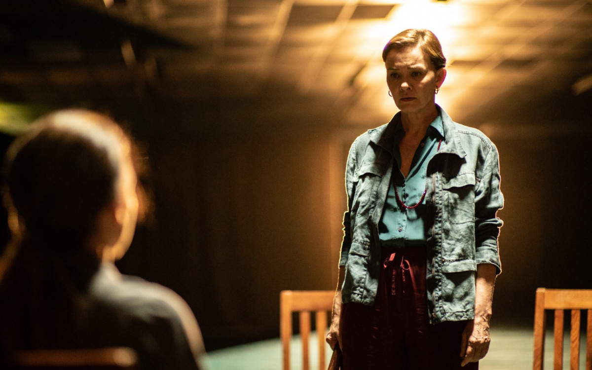 Júlia Lemmertz e Claudia Abreu contracenam no suspense 'Tempos de Barbárie', que estreia em agosto - Divulgação/Rachel Tanugi Ribas