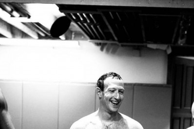 Após ser desafiado por Elon Musk, Mark Zuckerberg exibe abdômen trincado