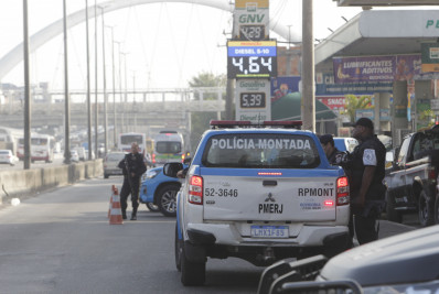 Polícia é recebida a tiros na Nova Holanda e moradores relatam confronto: 'Bala voando!'