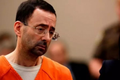 Ex-médico condenado por abusos sexuais na ginástica dos EUA é esfaqueado em prisão