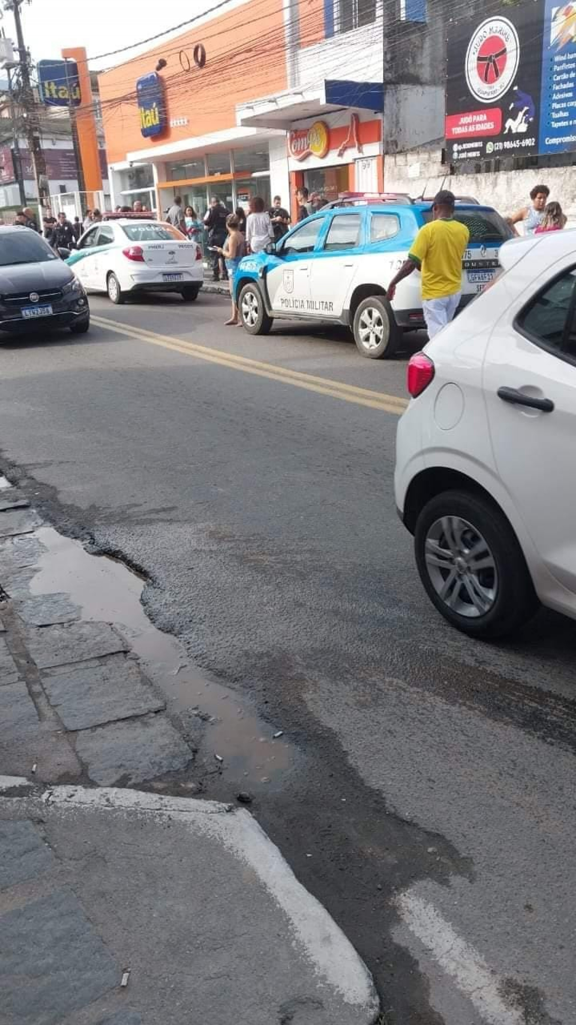 O crime aconteceu na ag&ecirc;ncia do Banco Ita&uacute;, na Avenida Dedo de Deus, em Guapimirim