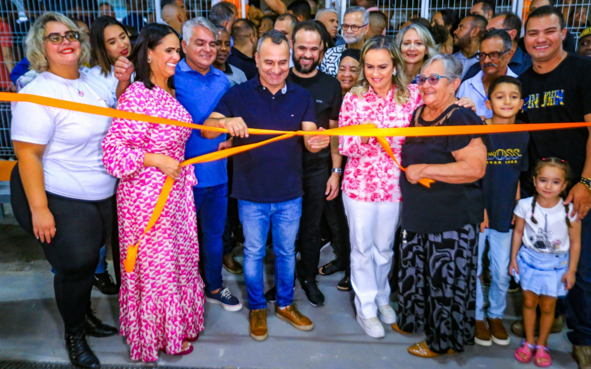 Tati Ervite, Waguinho, Daniela Carneiro e Elisamar Vit&oacute;rio Furtado inauguram a creche