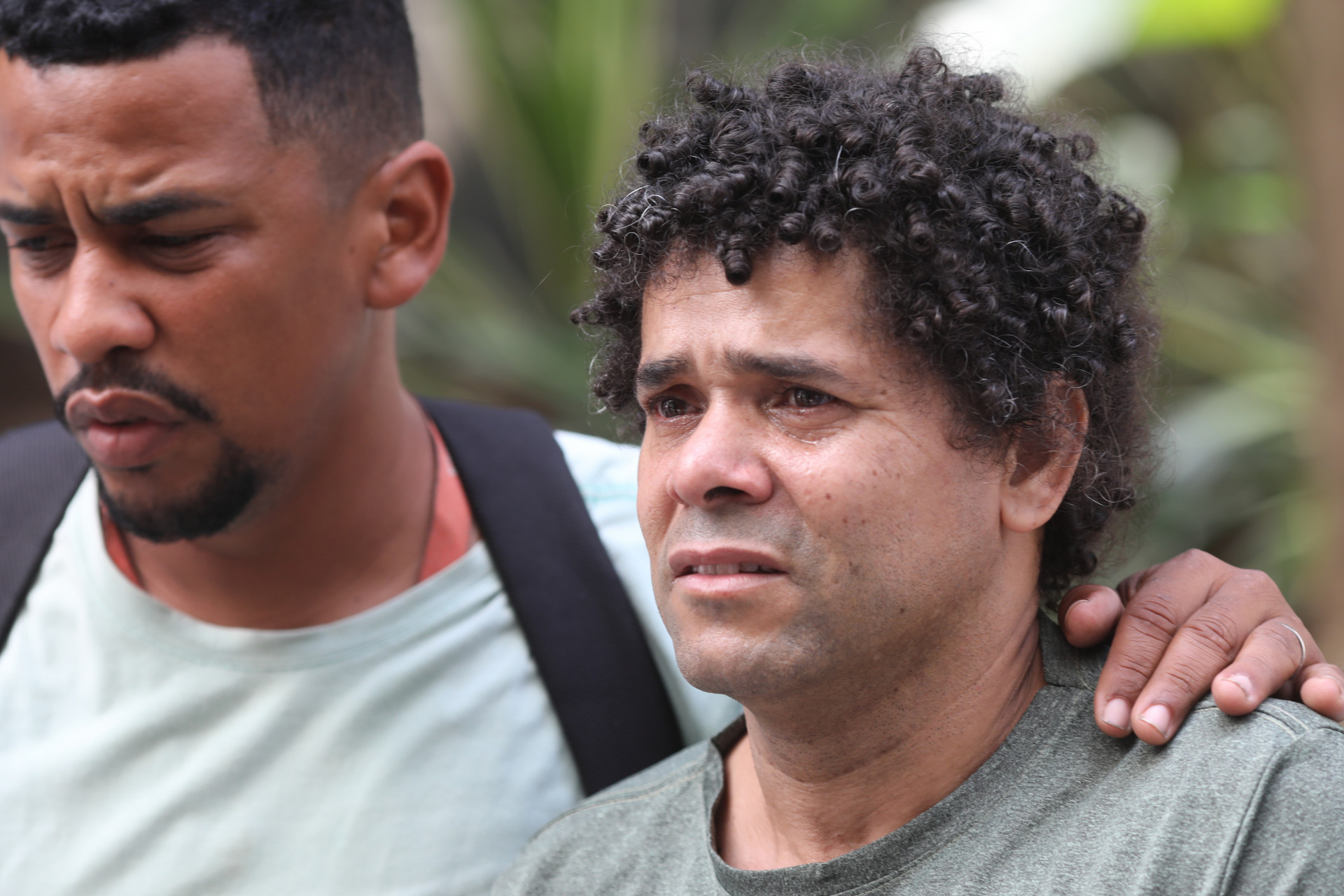 Jos&eacute; Roberto Santos de Souza, pai do menino morto em Maric&aacute;, acusa os policiais de chegarem atirando onde o seu filho estava - Pedro Ivo/Ag&ecirc;ncia O Dia