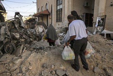 Presidente palestino promete reconstruir campo de refugiados em Jenin