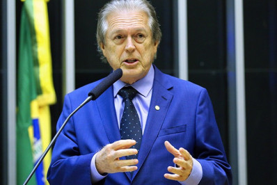 União Brasil afasta Bivar da presidência e avaliará expulsão; Rueda assume imediatamente