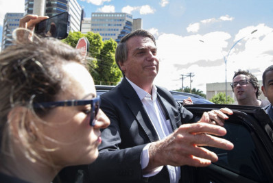 Bolsonaro nega participação em trama golpista e vínculo com Marcos do Val