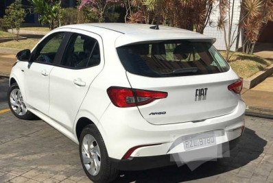 Automóvel é roubado em frente de casa em Maricá