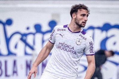 Flamengo avalia nova investida por zagueiro uruguaio