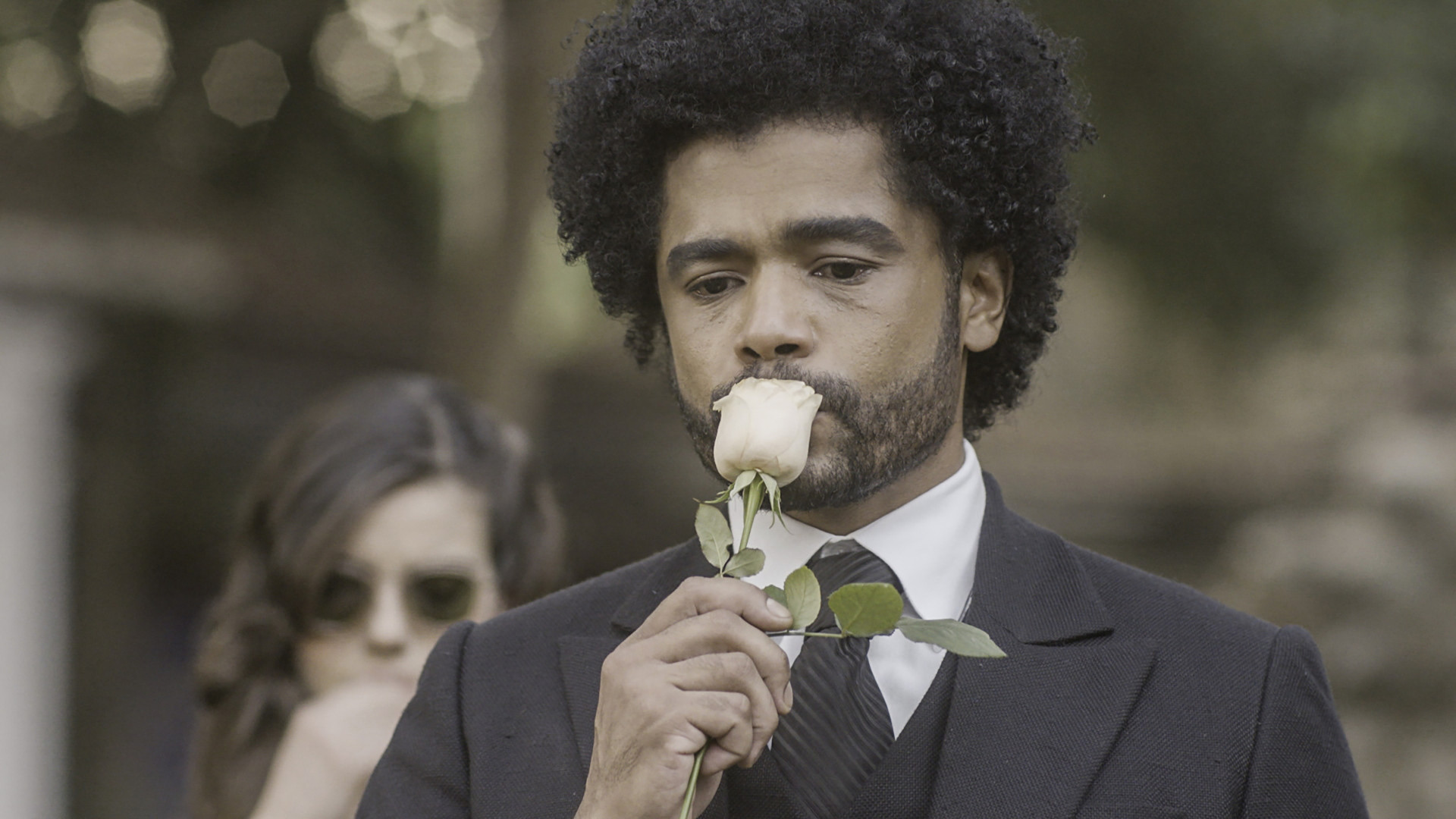 Orlando (Diogo Almeida) se despede de Lucília (Kênia Bárbara) - Globo/Divulgação