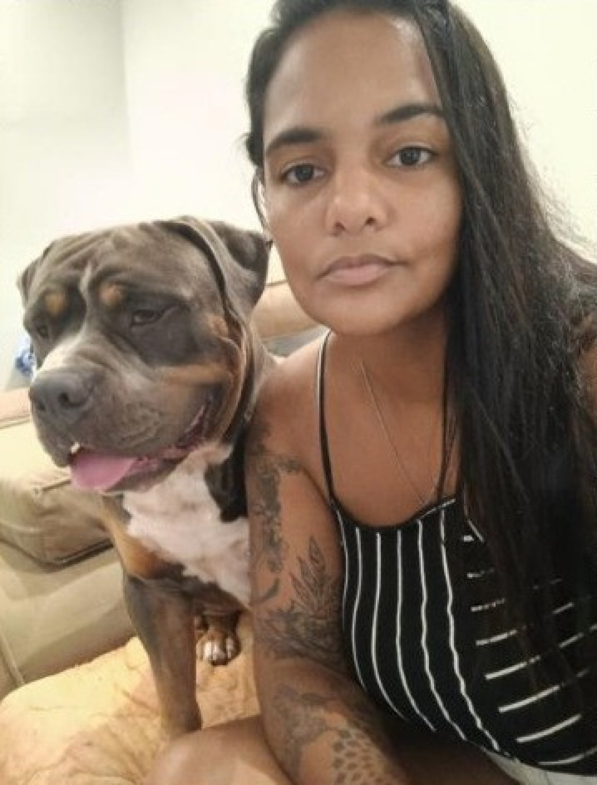 Renata Cabral ao lado de Thannos, que está desaparecido há 11 dias - Arquivo Pessoal