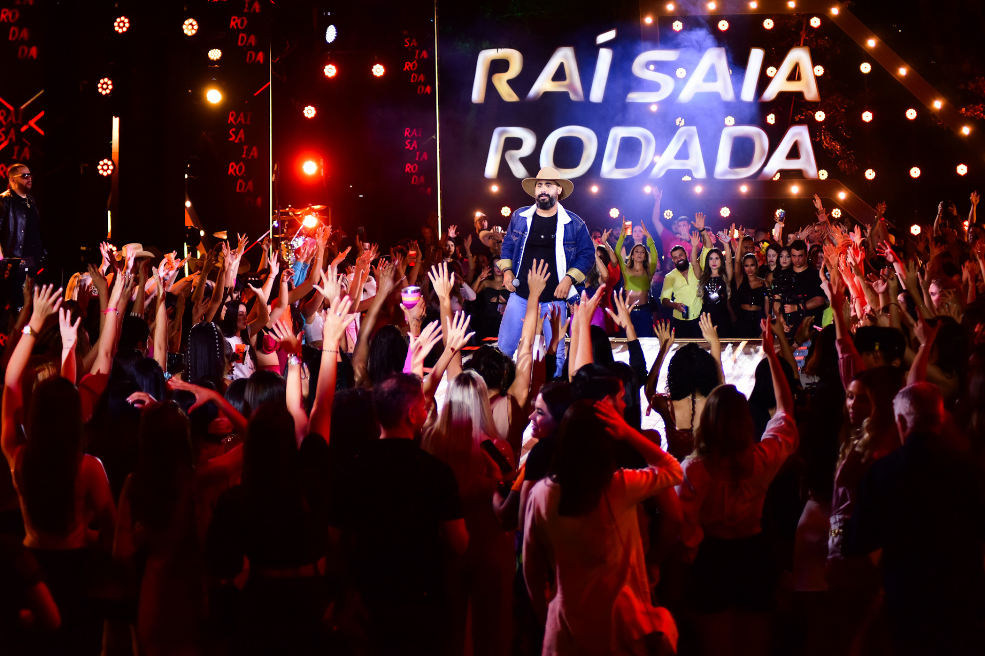 Raí Saia Rodada - Leo Franco / Agnews