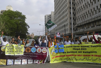Polícia sueca autoriza protesto que prevê queima de Bíblia e Torá