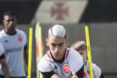 Vasco deve ter Puma Rodríguez como titular contra o Fluminense