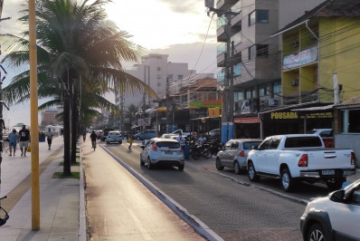 Macaé Power Tour agita a orla da praia dos Cavaleiros com exposição de carros antigos