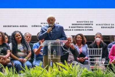 Lula diz que estudantes 'conheceram o que é fascismo e nazismo em quatro anos'