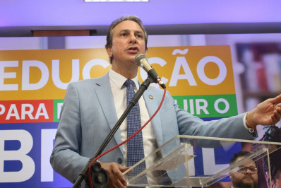 Ministro da Educação diz que alunos de escolas cívico-militares 'não serão prejudicados'