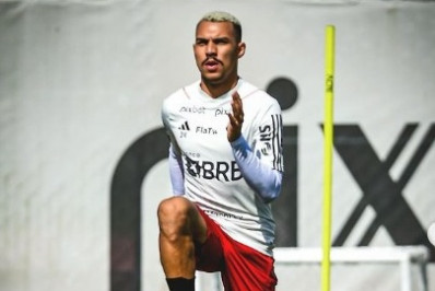 Com desistência do Botafogo, Matheuzinho se aproxima do Corinthians