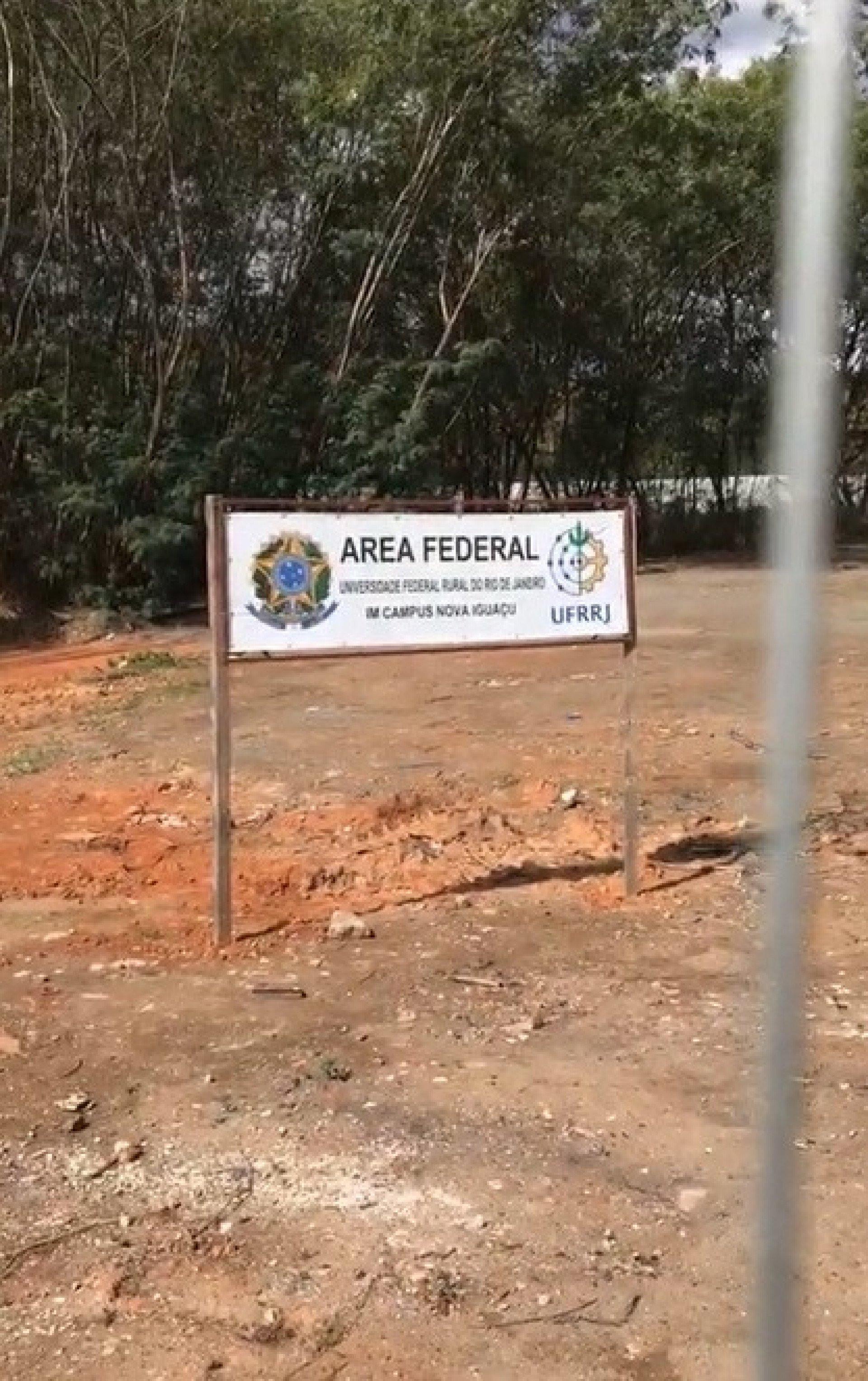 Moradores do bairro Jardim Iguaçu, na Baixada, são despejados após decisão favorável à Universidade Federal Rural do Rio de Janeiro - Divulgação