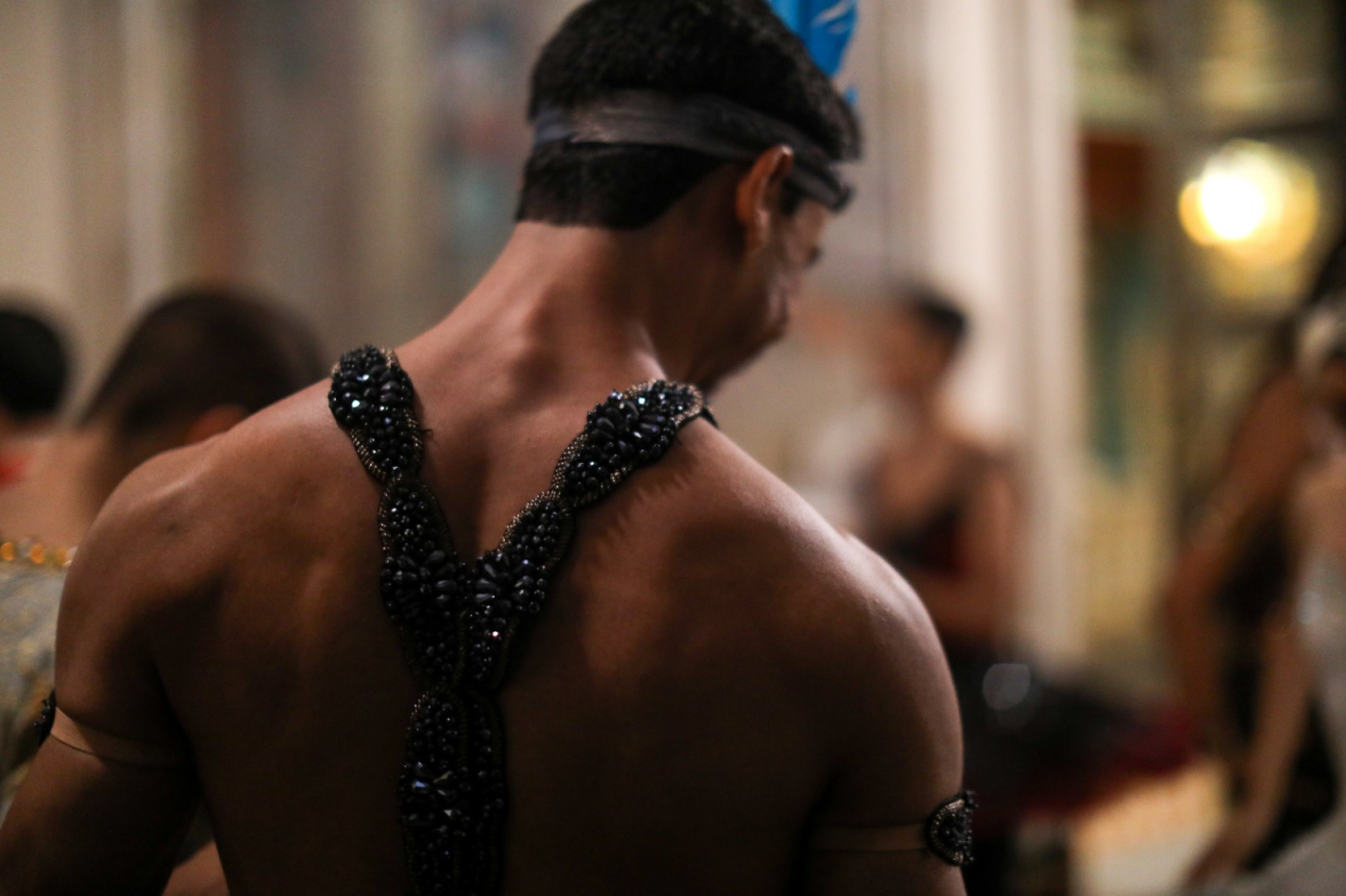 Na foto, Grupo Oficial de Ballet do Theatro Municipal se prepara para se apresentar no dia dos 114 anos do teatro - Pedro Ivo/Agência O DIA