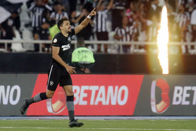 Eduardo exalta torcida do Botafogo, mas prega cautela sobre título: 'Pés no chão'