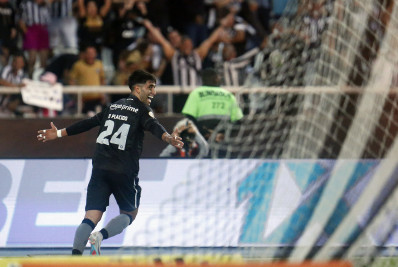 Di Plácido revela sonho de nova convocação para a Argentina e celebra momento do Botafogo: 'Clube maravilhoso'