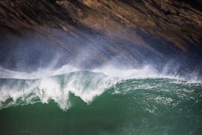 Abertura do Itacoatiara Big Wave 2023 teve grandes ondas