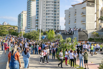 Marcha para Jesus em Macaé reúne multidão em adoração e fé