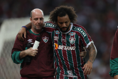 Marcelo deixa o campo com gelo no joelho e será reavaliado no Fluminense