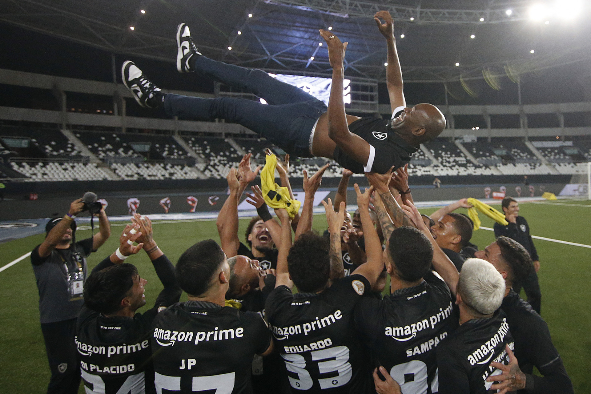 Claudio Caçapa encerrou passagem interina no Botafogo com 100% de aproveitamento - Foto: Vítor Silva/Botafogo