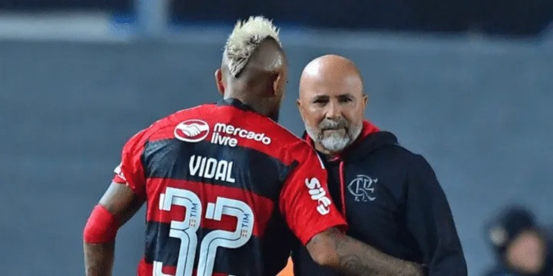 Com a saída de Arturo Vidal, Flamengo terá apenas seis jogadores