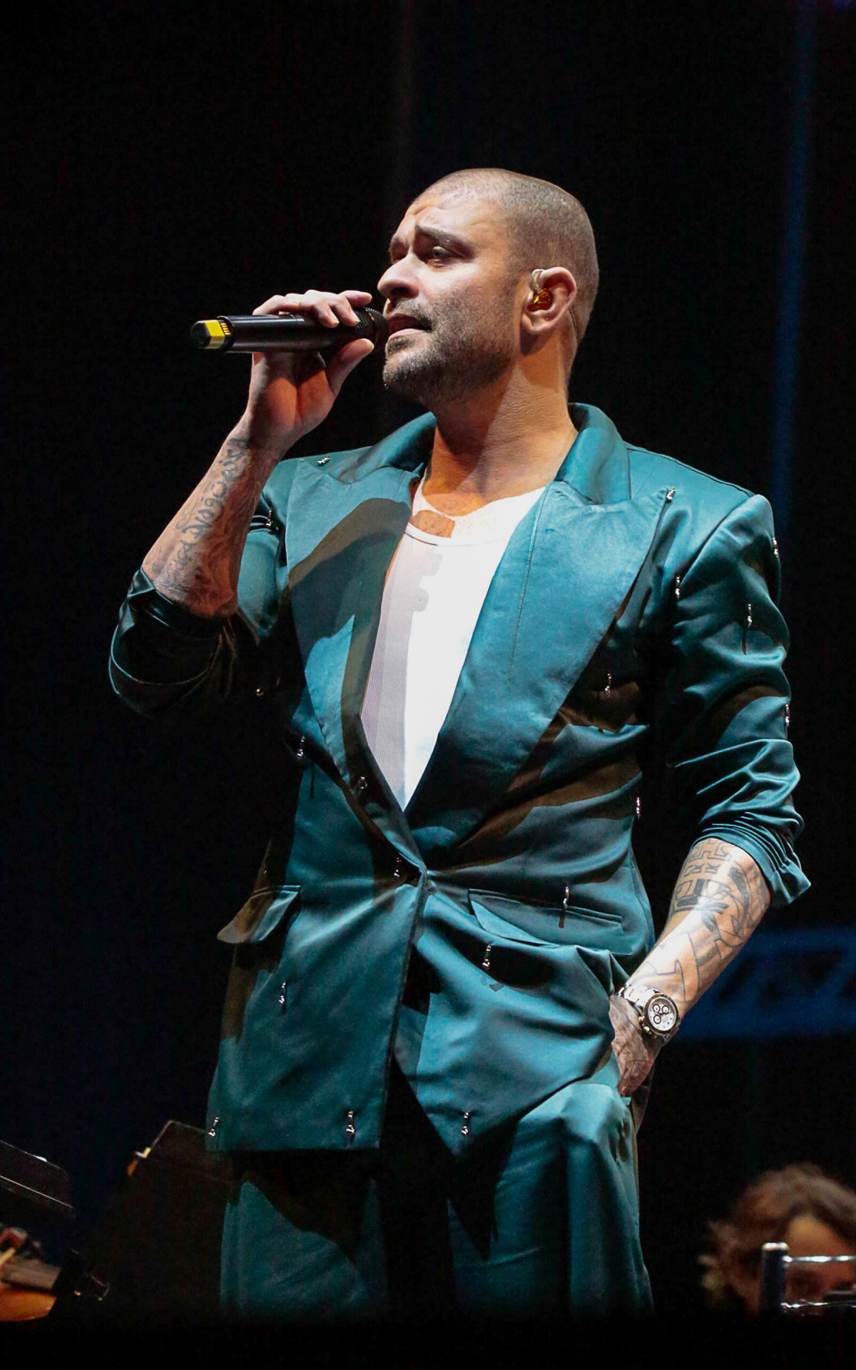 Diogo Nogueira se apresenta na Praia de Copacabana, na Zona Sul do Rio, neste domingo