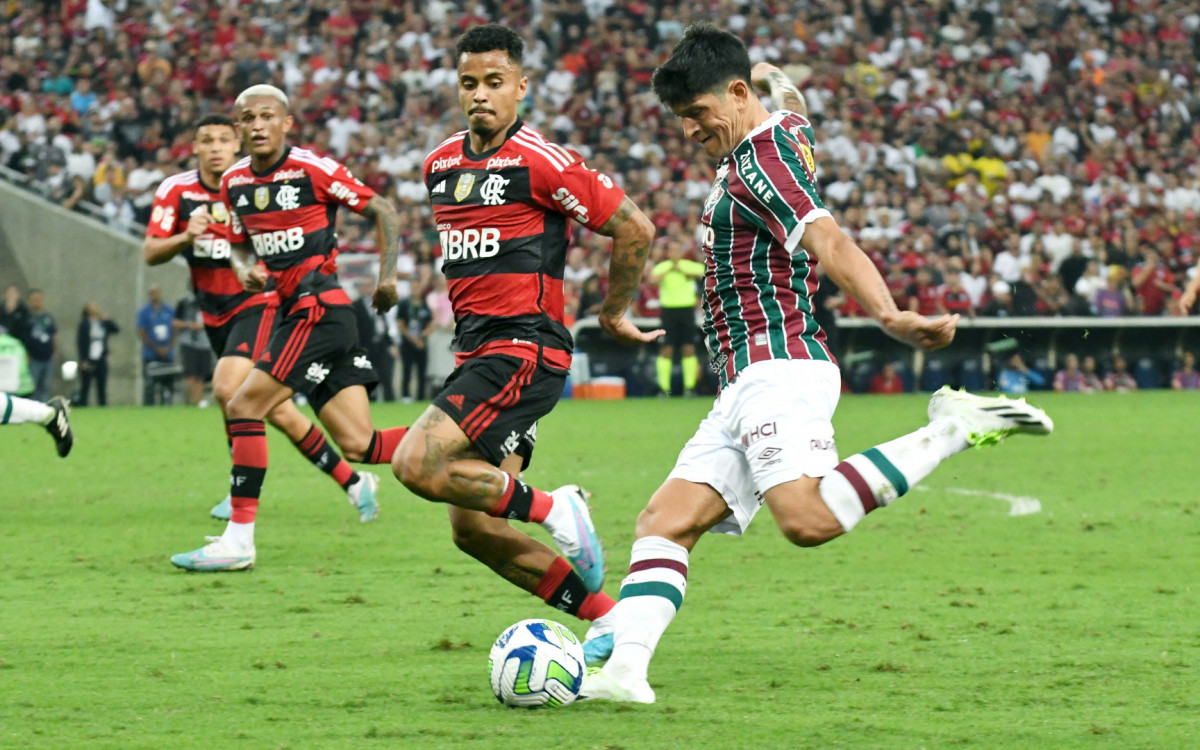 Allan fez seu primeiro jogo com aa camisa do Flamengo
