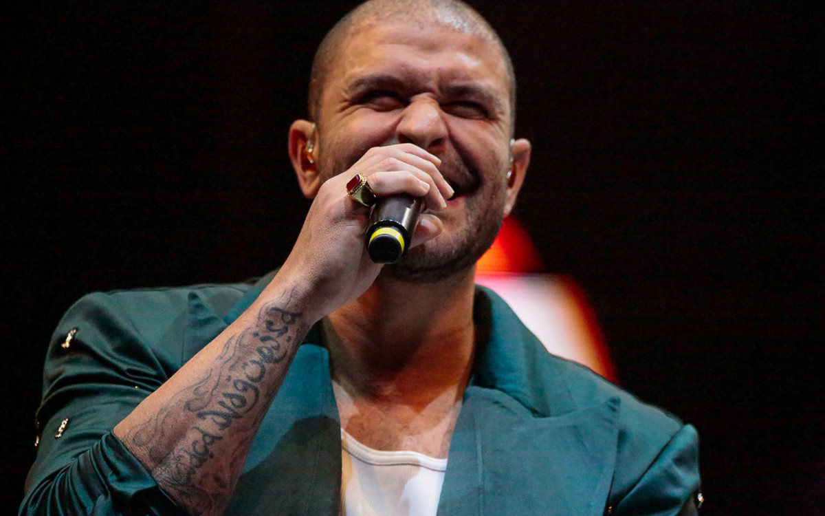 Diogo Nogueira se apresenta na Praia de Copacabana, na Zona Sul do Rio, neste domingo