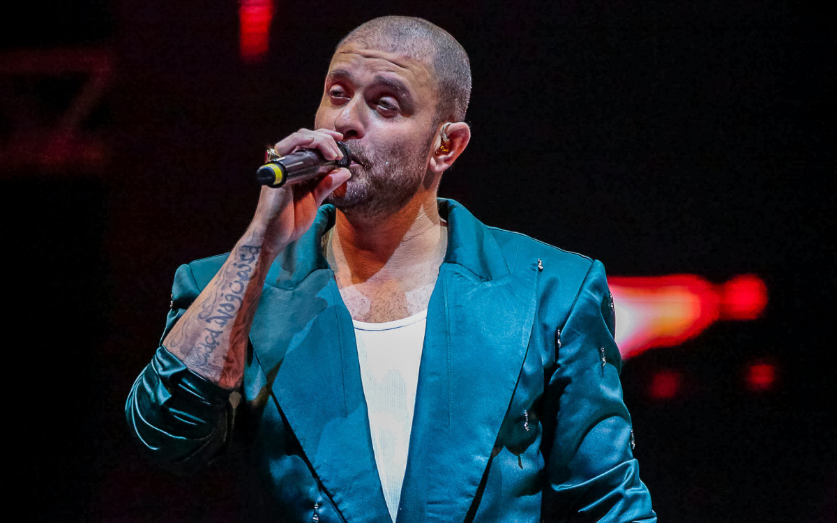 Diogo Nogueira se apresenta na Praia de Copacabana, na Zona Sul do Rio, neste domingo