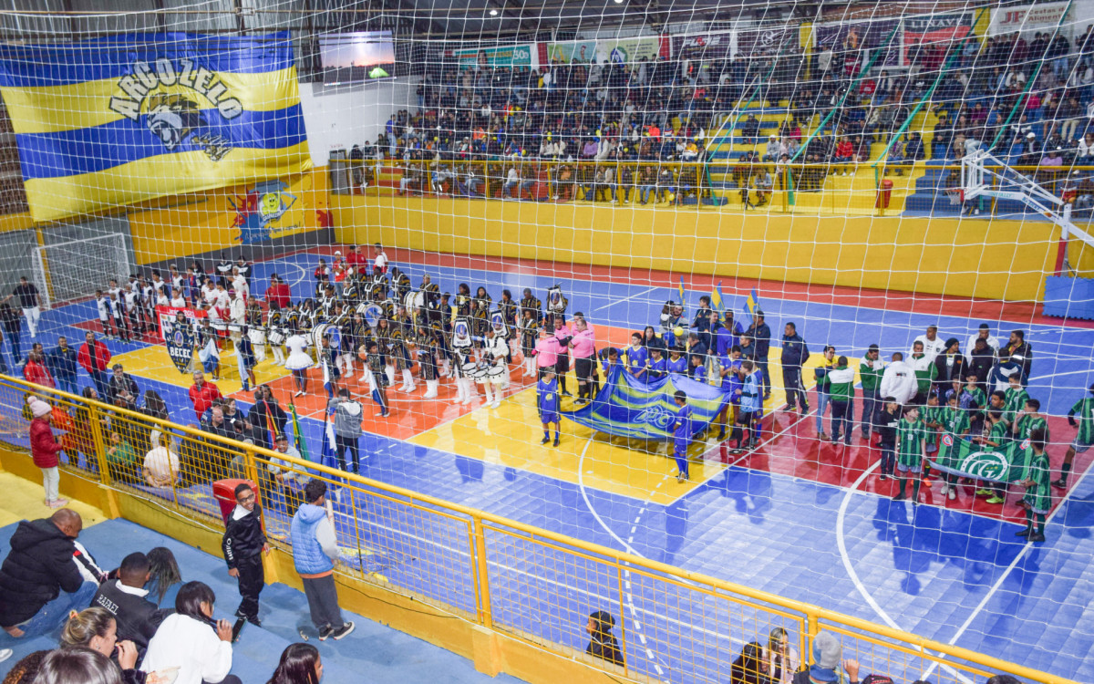 Abertura foi marcada por emo&ccedil;&atilde;o e sucesso de p&uacute;blico