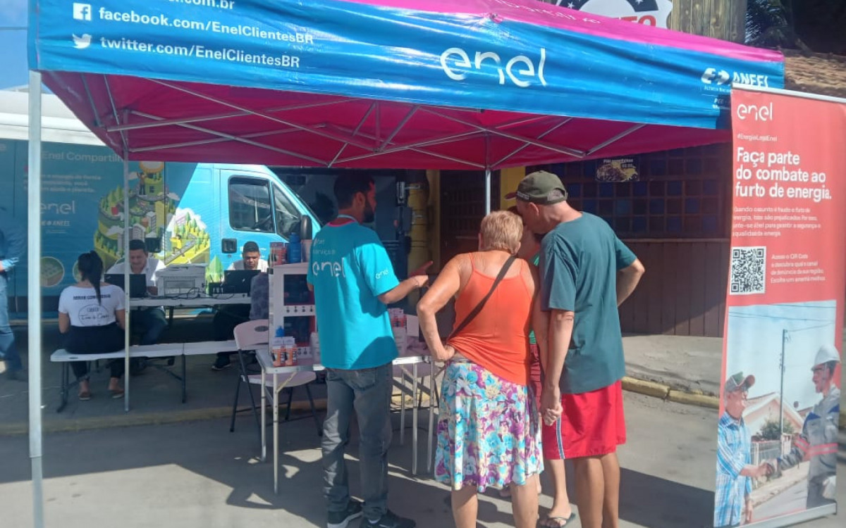 Equipe da Enel tamb&eacute;m realizou negocia&ccedil;&otilde;es de d&iacute;vidas durante atendimento m&oacute;vel  - Divulga&ccedil;&atilde;o