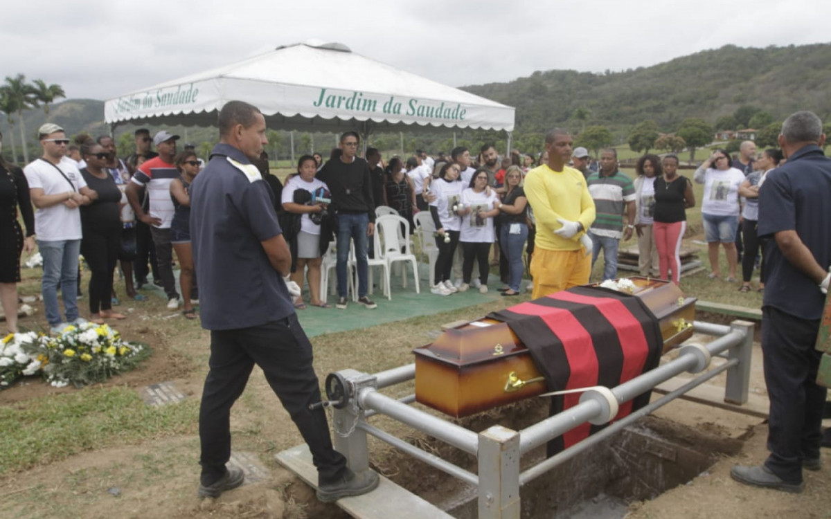 Gilson Francisco, o Tico, foi enterrado no Cemit&eacute;rio Jardim da Saudade, em Paci&ecirc;ncia