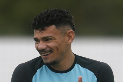 Tiquinho Soares rechaça idolatria e mantém pés no chão no Botafogo: 'Muito pela frente'