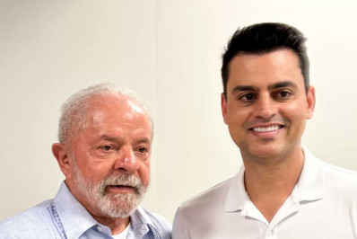 Valdemar quer expulsar do PL deputado que votou com o governo e tirou foto com Lula