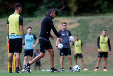 À espera do visto de trabalho, Bruno Lage comanda primeiro treino pelo Botafogo